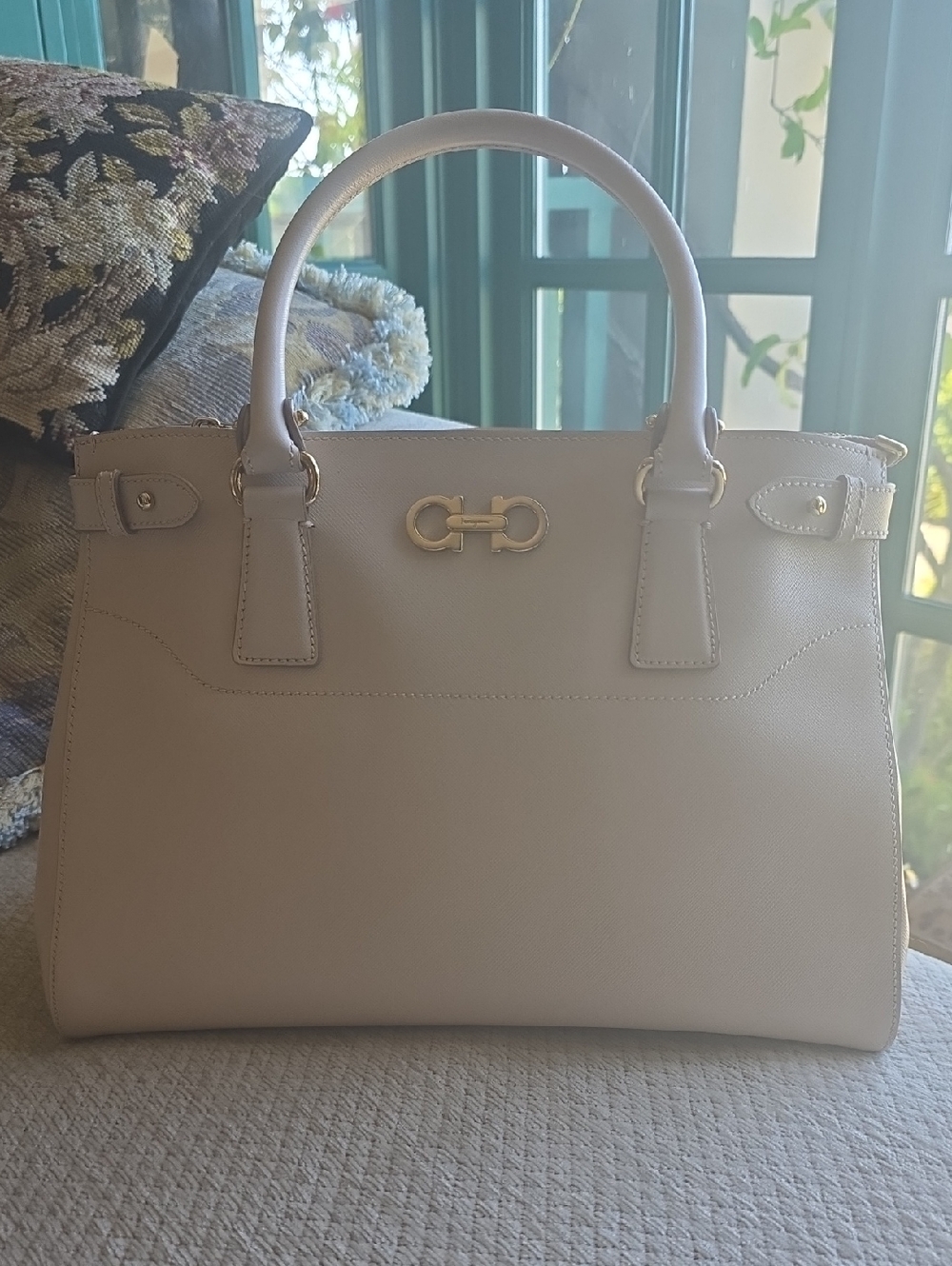 Elegant Ferragamo Leather Tote Handbag - Cream ( With Strap) Almost New.